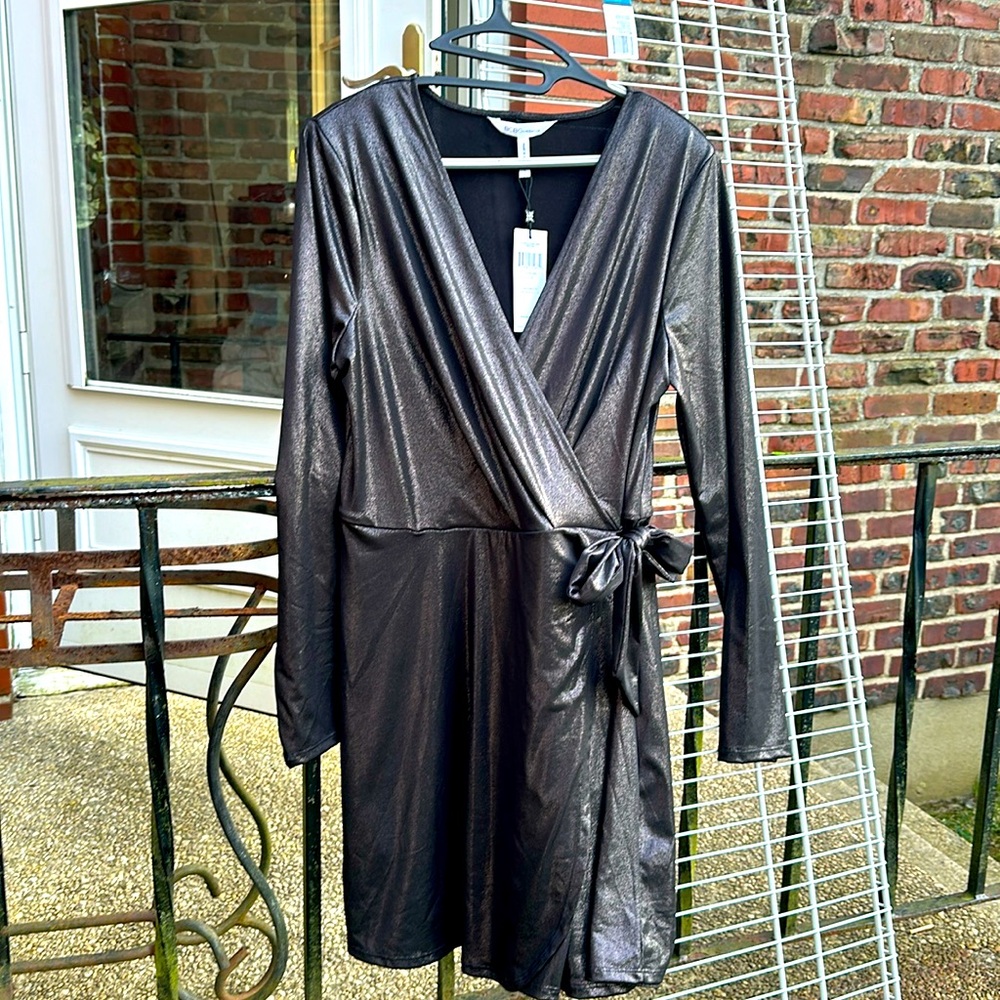 BCBGeneration girl’s dress size L in black with bow on the side.